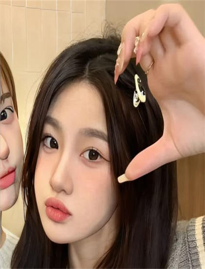 《看花样男团有趣片段》音乐配乐政治解析：音效设计与主题曲创作分析